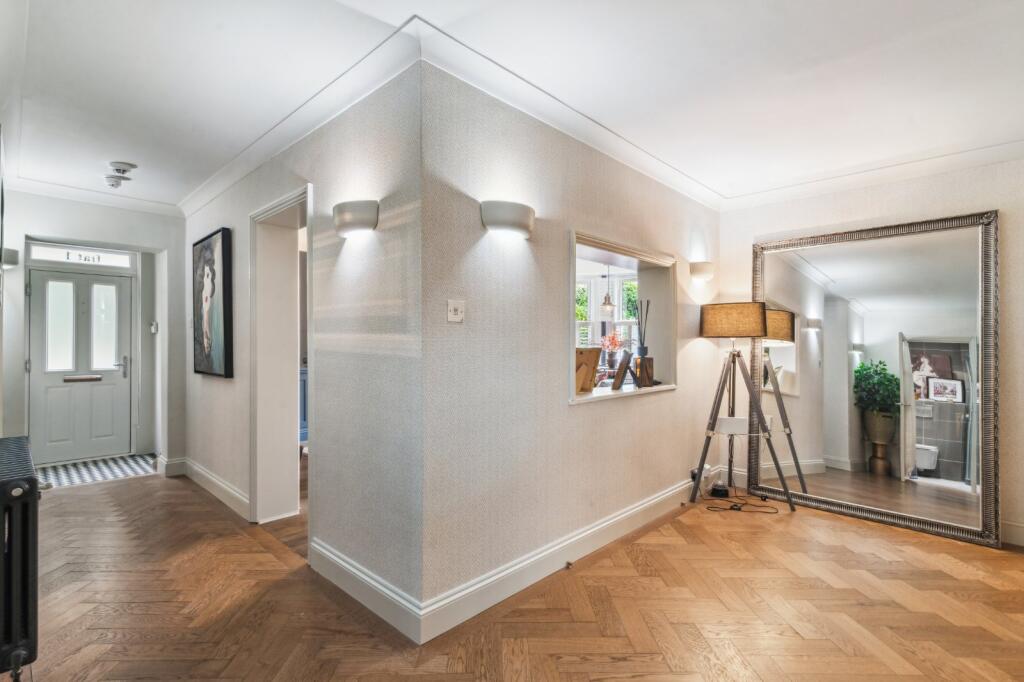 Flat for rent in London, Upper Richmond Road, London, SW15 6TS, 1185 m²