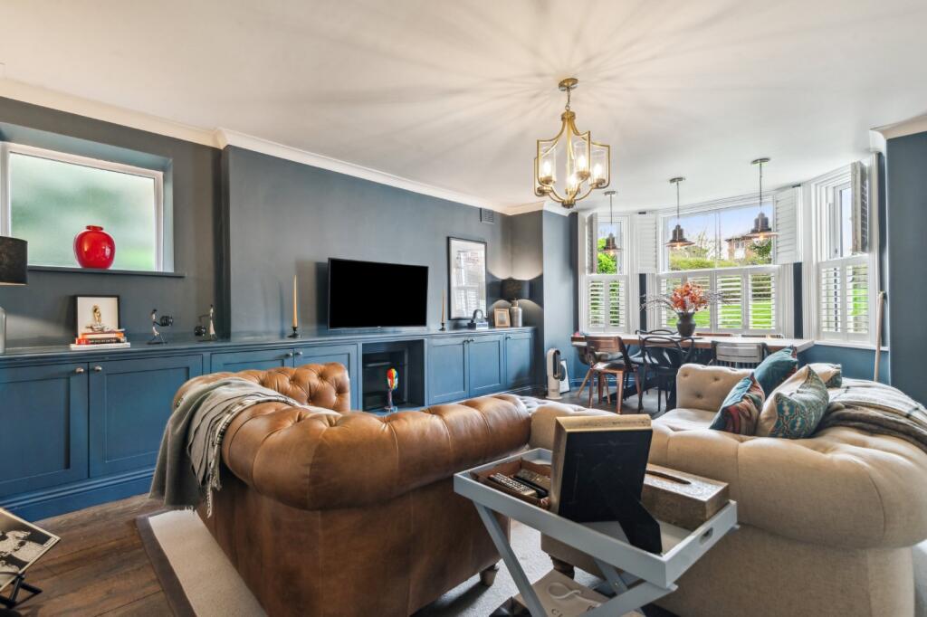 Flat for rent in London, Upper Richmond Road, London, SW15 6TS, 1185 m²