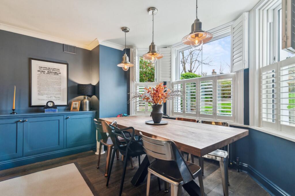 Flat for rent in London, Upper Richmond Road, London, SW15 6TS, 1185 m²