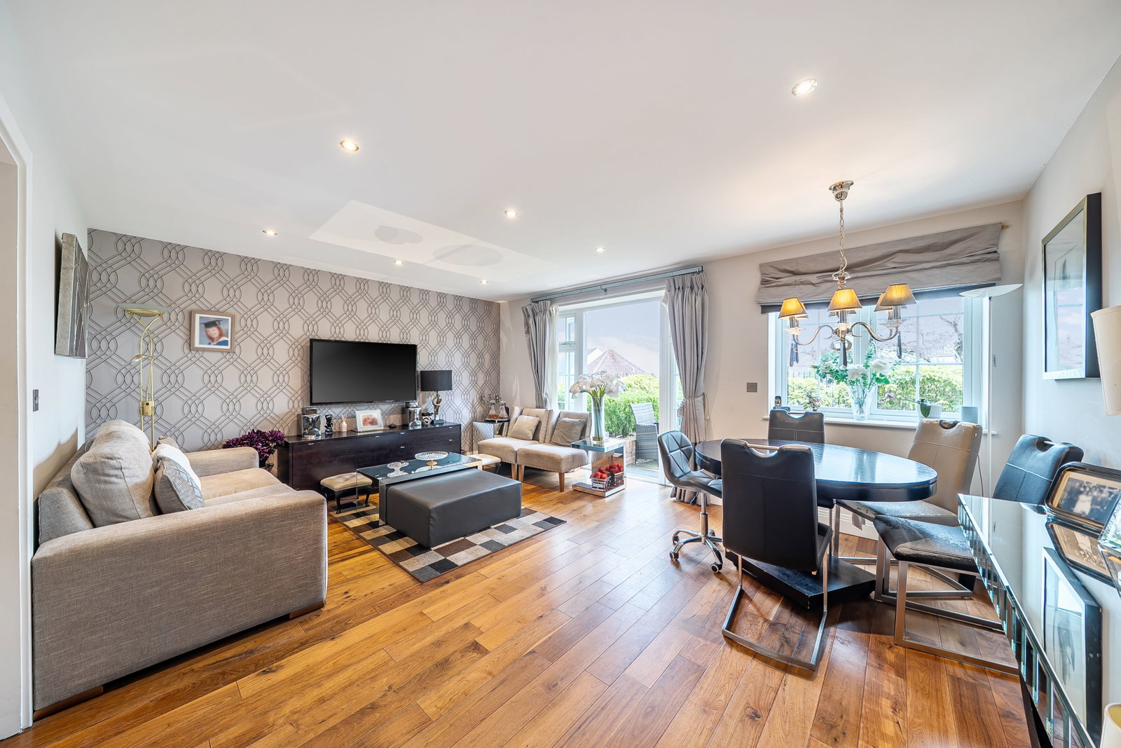 Flat for rent in Bushey, Bushey Gate, Sparrows Herne, Bushey, WD23