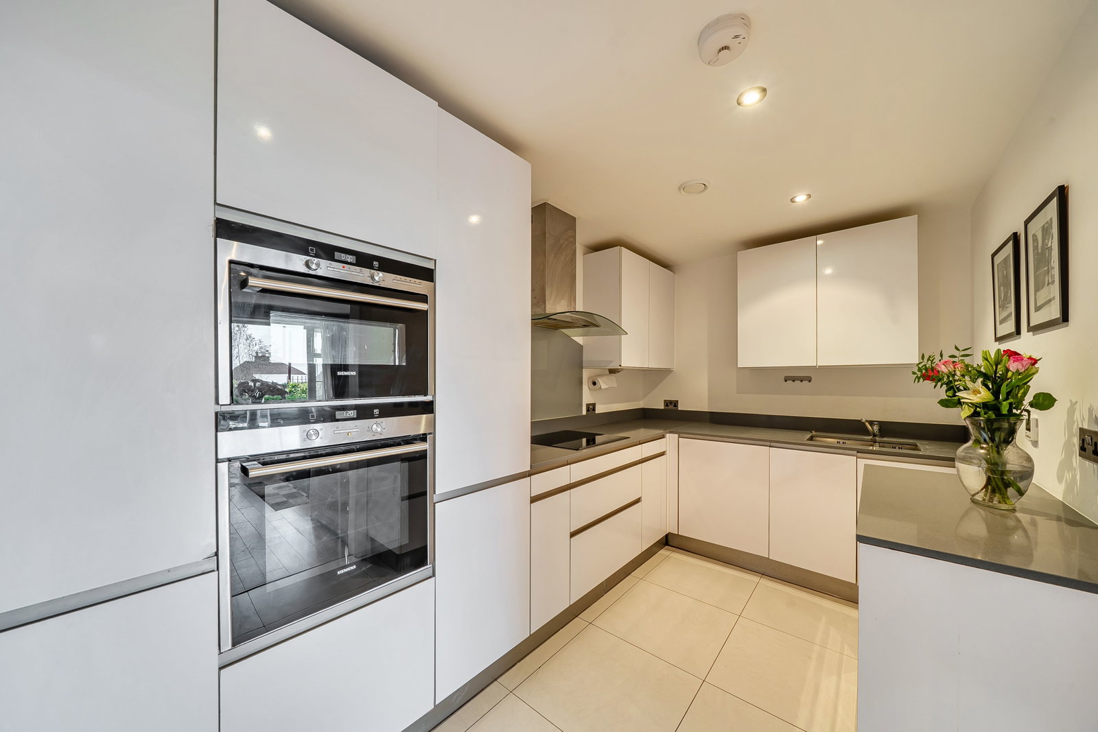 Flat for rent in Bushey, Bushey Gate, Sparrows Herne, Bushey, WD23