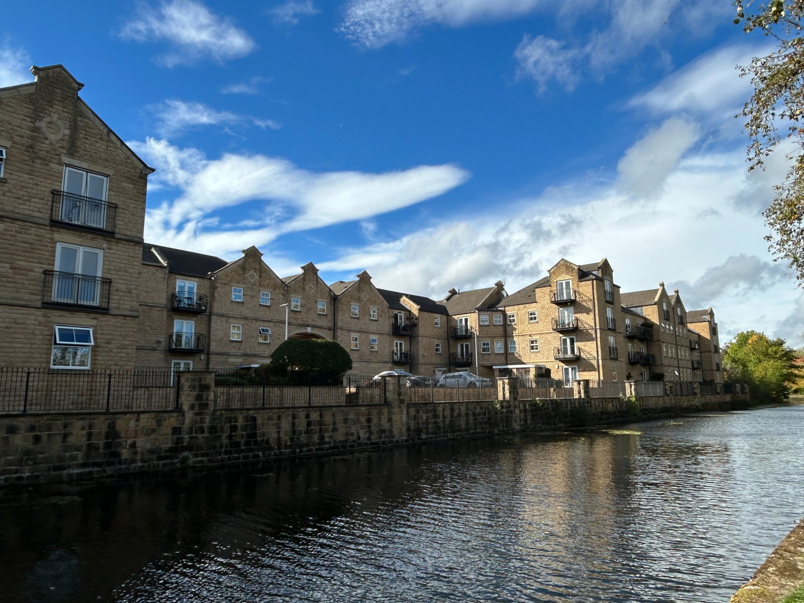 Flat for rent in Leeds, Narrowboat Wharf, Rodley, 510 m²