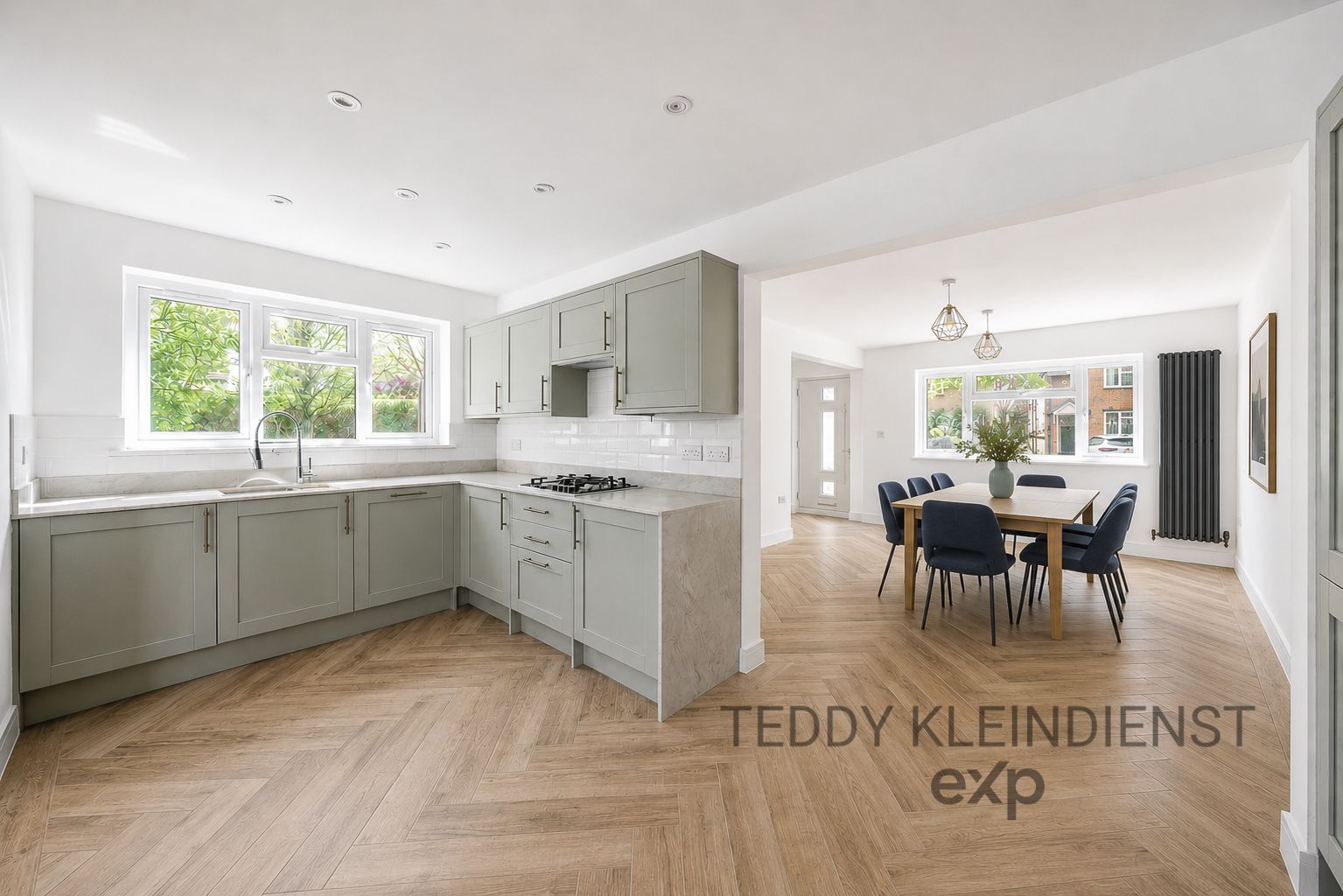 Detached House for rent in Thames Ditton, Summer Road, Thames Ditton, KT7 0QP, 1350 m²