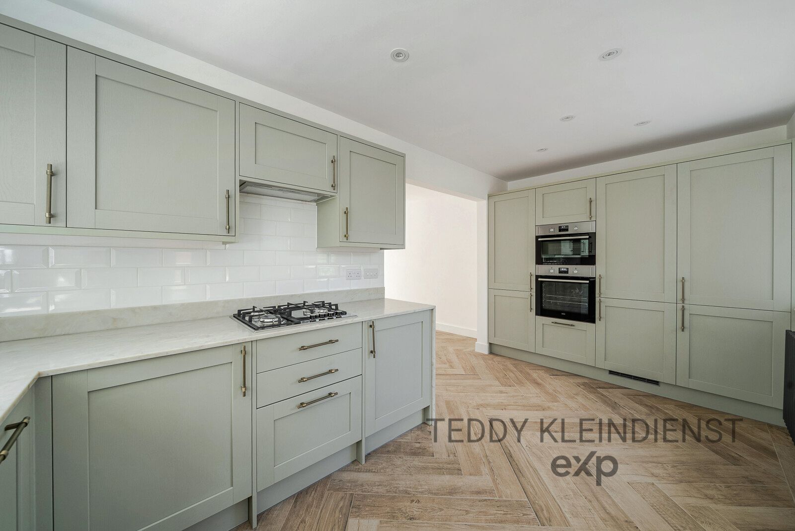 Detached House for rent in Thames Ditton, Summer Road, Thames Ditton, KT7 0QP, 1350 m²