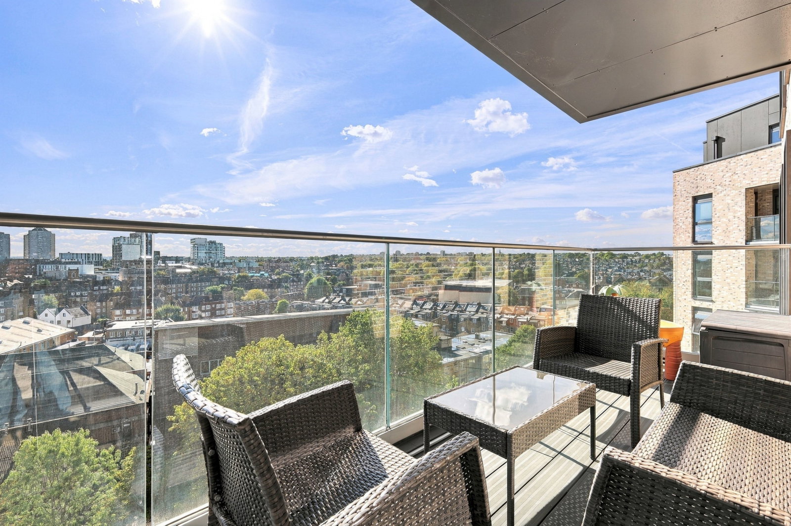 Apartment for rent in London, Creek Lane, SW18, 1050 m²