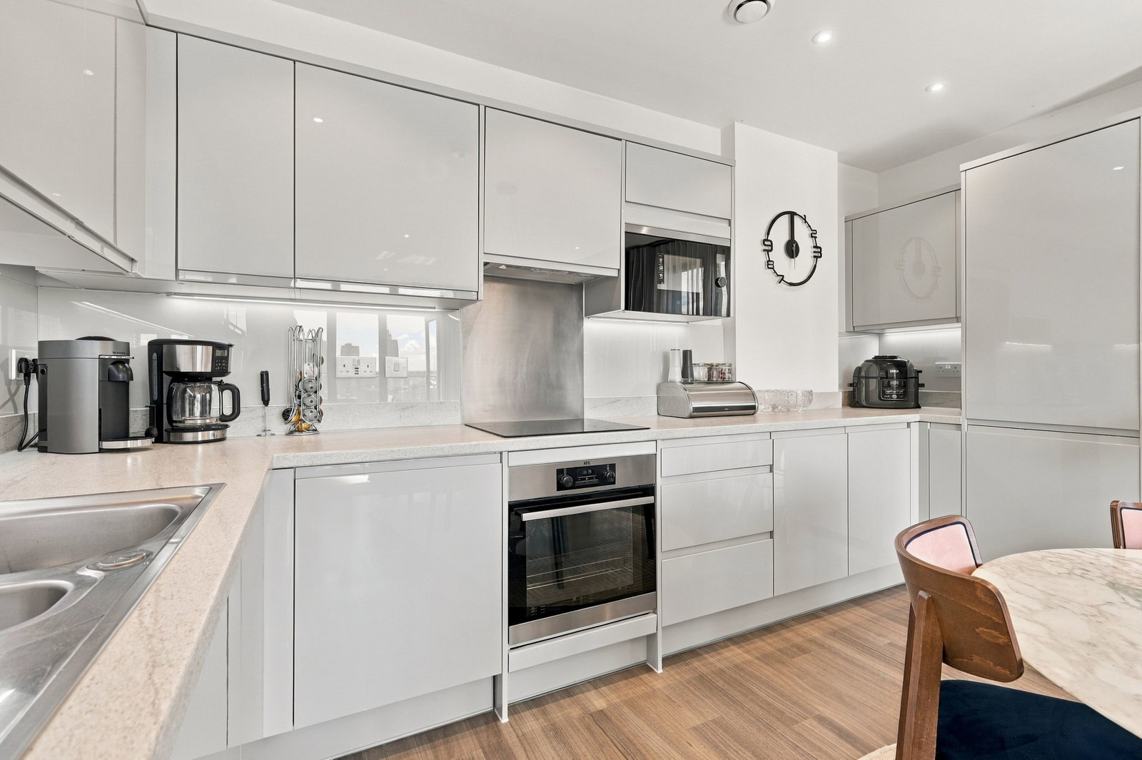 Apartment for rent in London, Creek Lane, SW18, 1050 m²