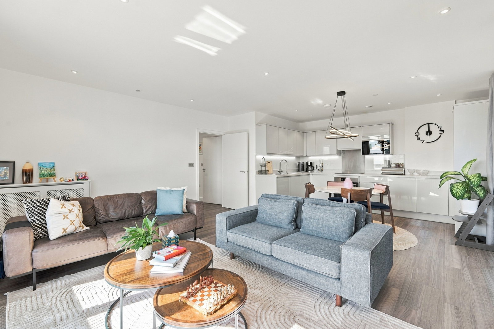 Apartment for rent in London, Creek Lane, SW18, 1050 m²