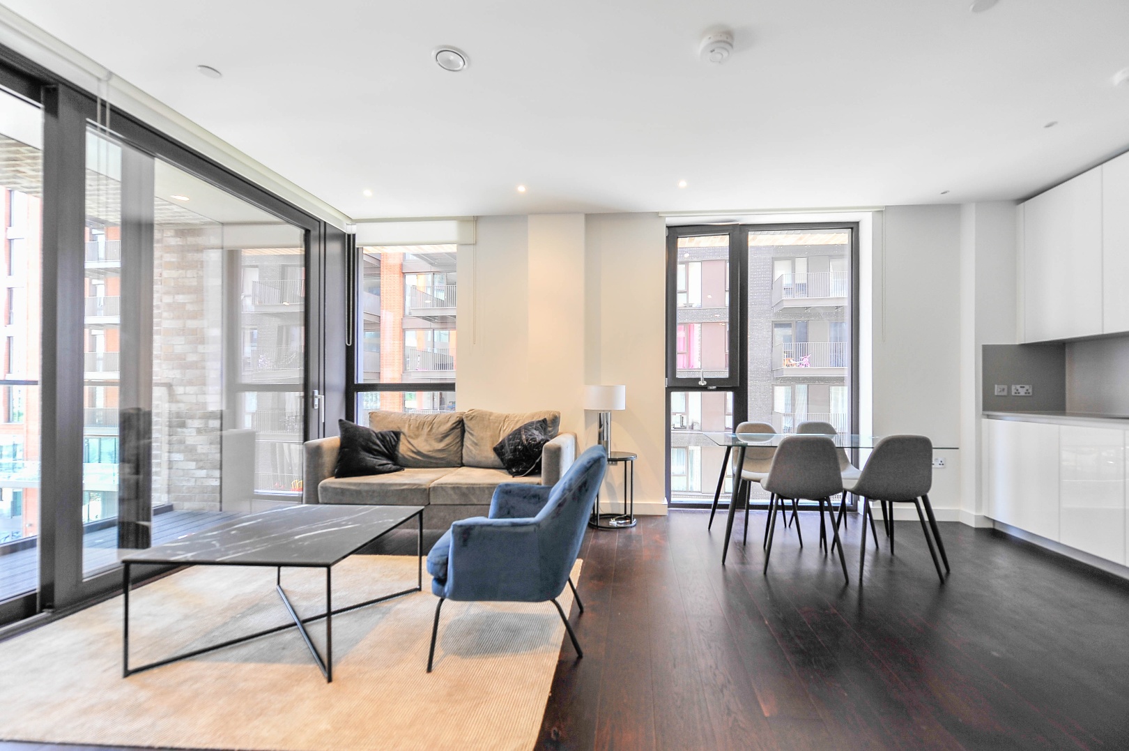 Flat for rent in London, London, SW11 7AB