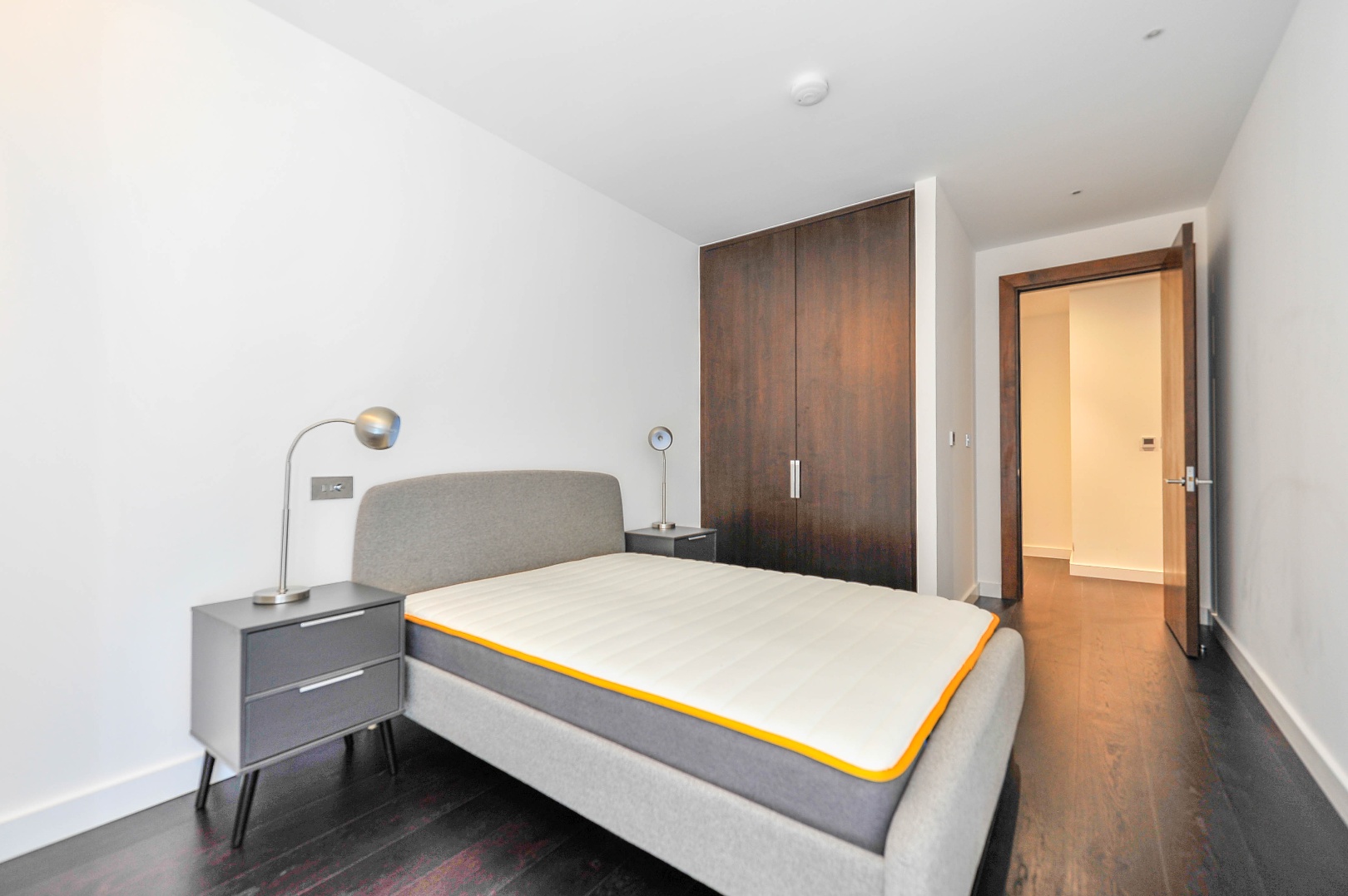 Flat for rent in London, London, SW11 7AB
