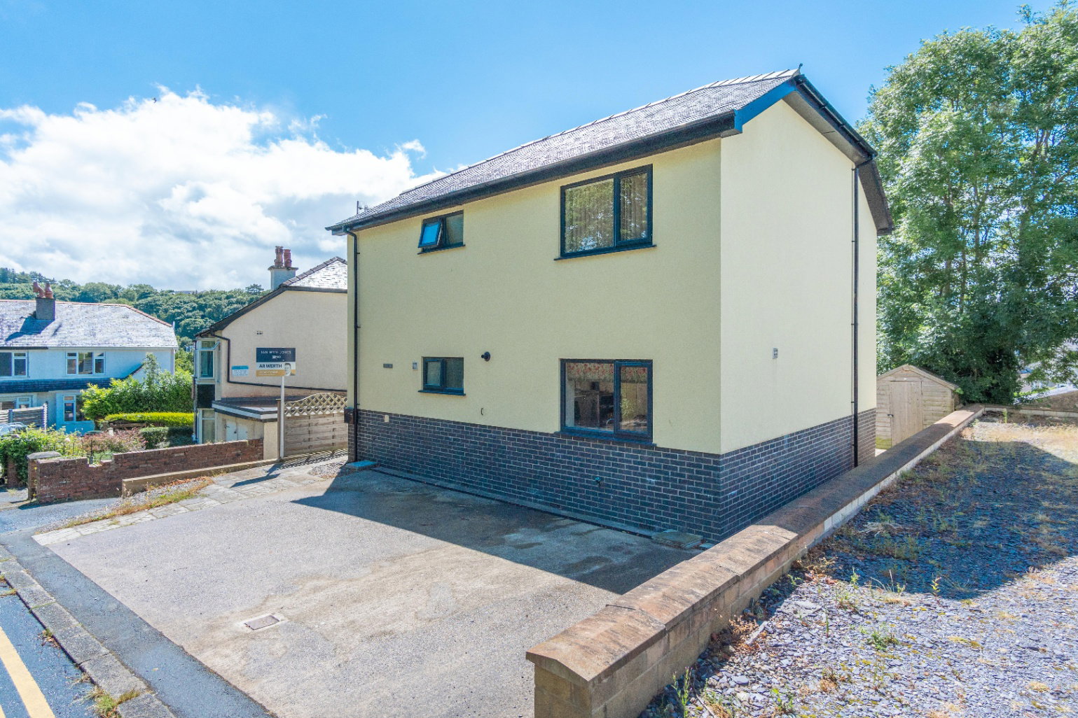 Detached House for sale in Bangor, St. James' Drive, Bangor, LL57