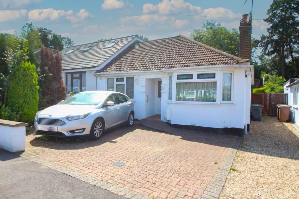 Semi Detached Bungalow for rent in Watford, St. Georges Drive, Watford, WD19 5HB, 818 m²