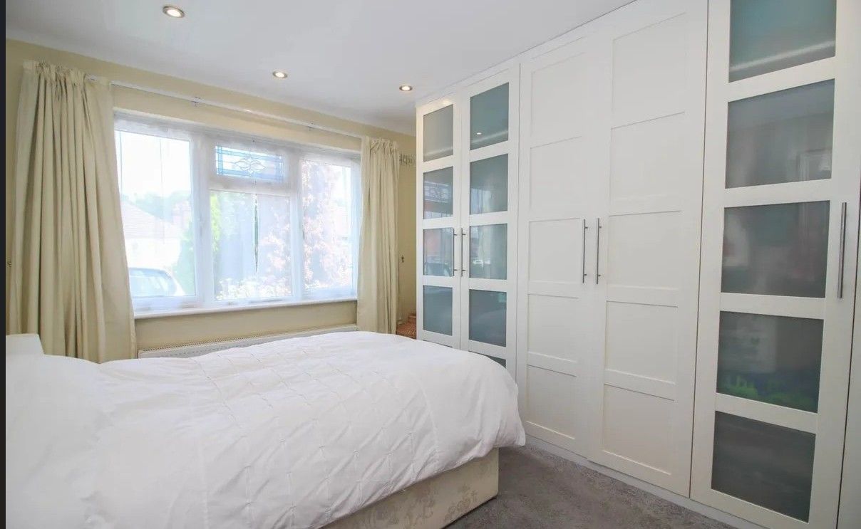 Semi Detached Bungalow for rent in Watford, St. Georges Drive, Watford, WD19 5HB, 818 m²
