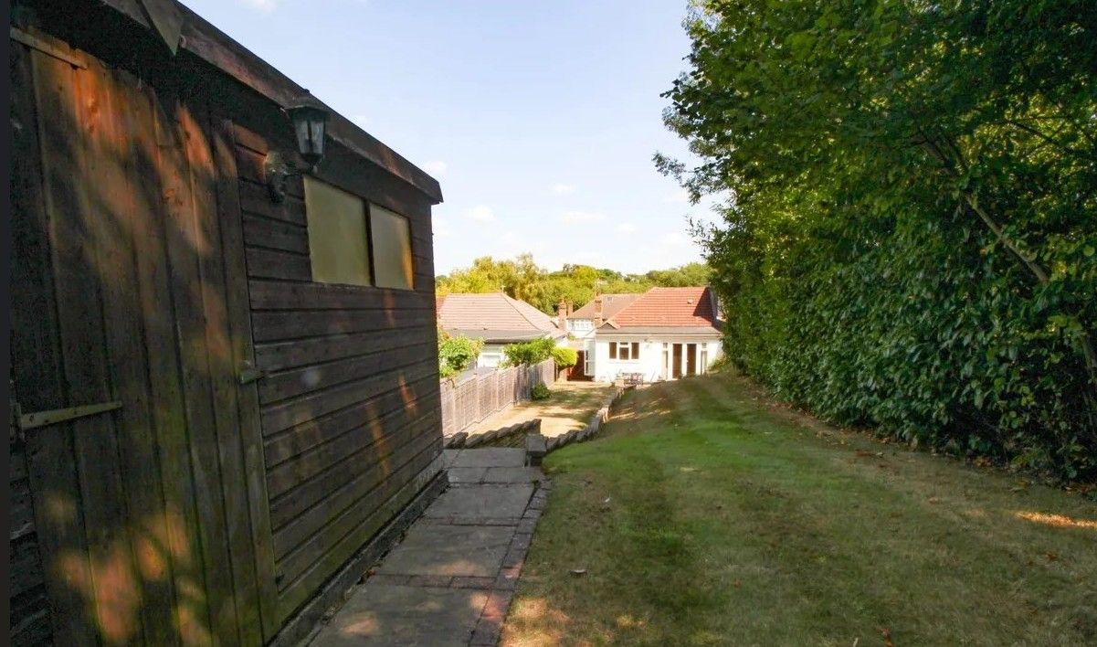 Semi Detached Bungalow for rent in Watford, St. Georges Drive, Watford, WD19 5HB, 818 m²