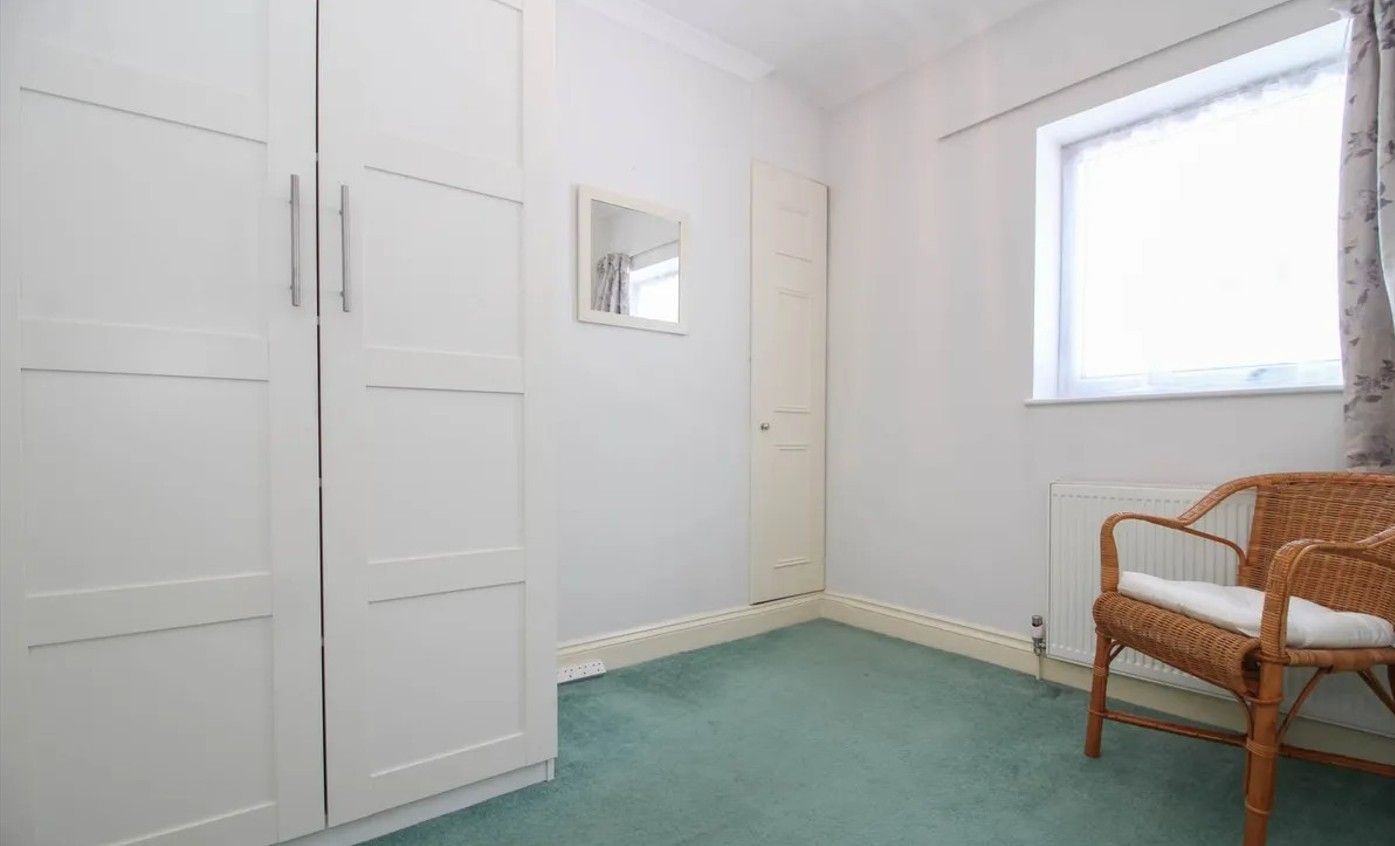 Semi Detached Bungalow for rent in Watford, St. Georges Drive, Watford, WD19 5HB, 818 m²