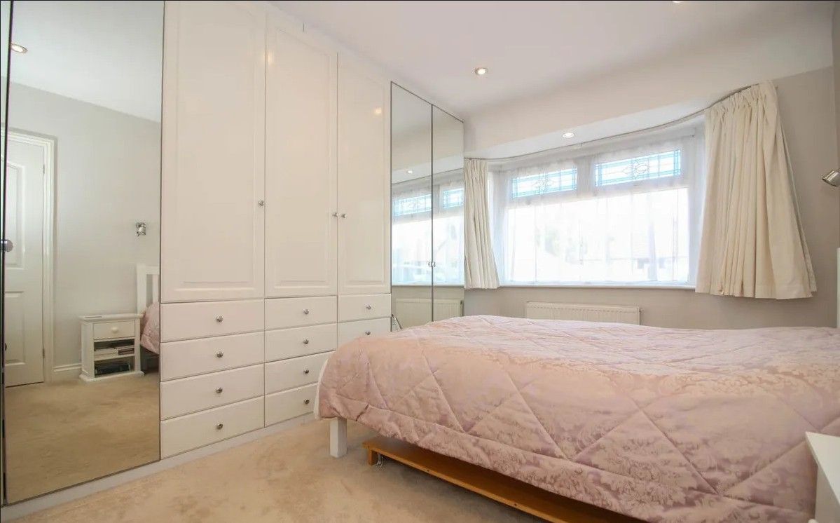 Semi Detached Bungalow for rent in Watford, St. Georges Drive, Watford, WD19 5HB, 818 m²