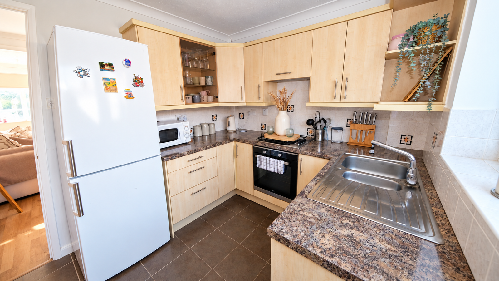 Terraced House for rent in Witham, Constance Close, CM8, 517 m²