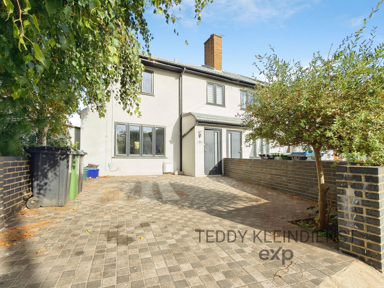 End Of Terrace House for rent in New Malden, Bazalgette Gardens, New Malden, KT3 5HF, 420 m²