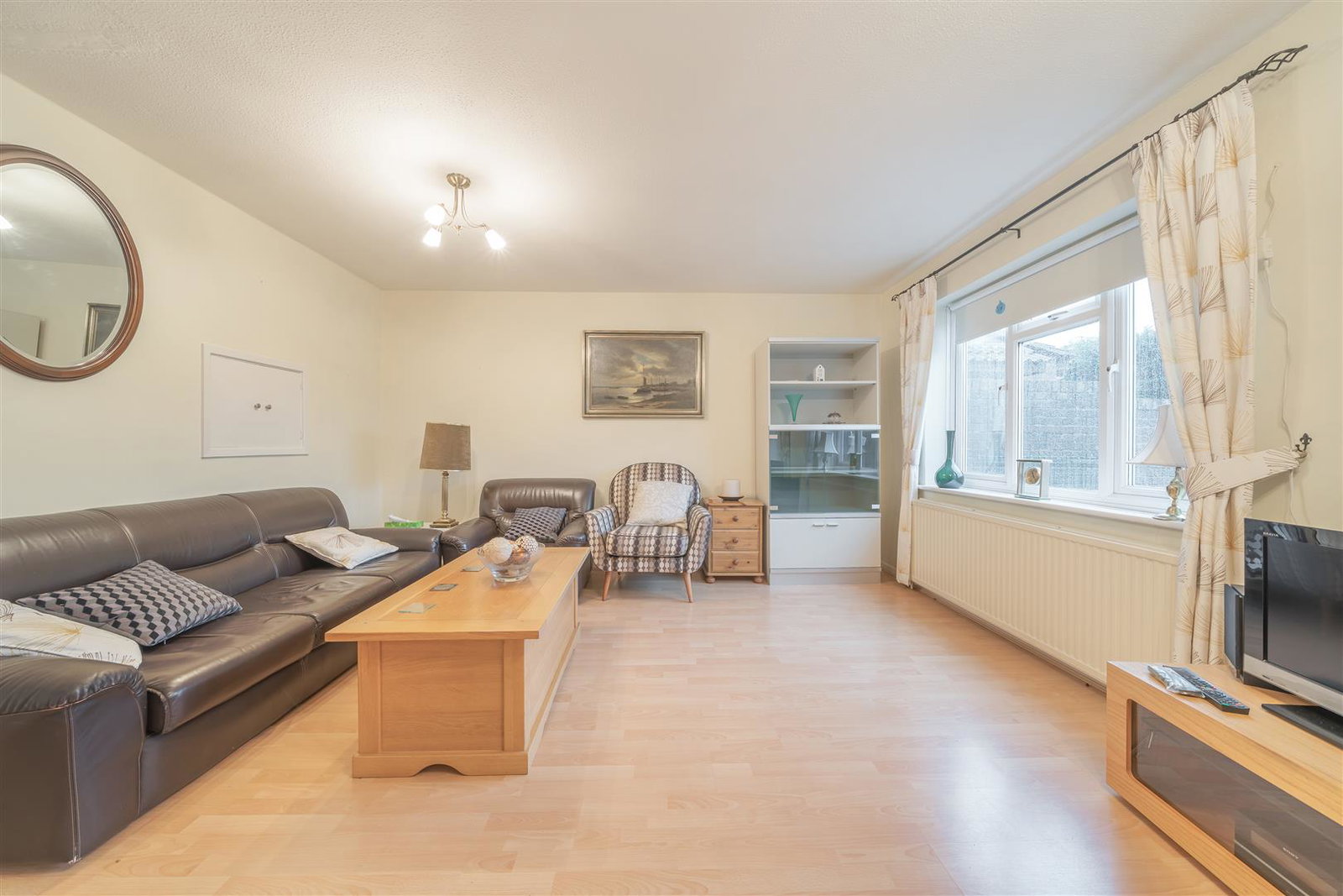 Terraced House for rent in Bushey, Ash Hill Close, Bushey, WD23 1BW
