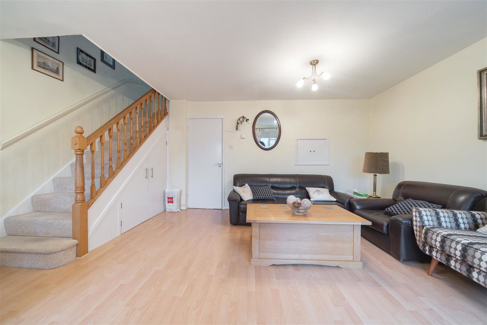 Terraced House for rent in Bushey, Ash Hill Close, Bushey, WD23 1BW