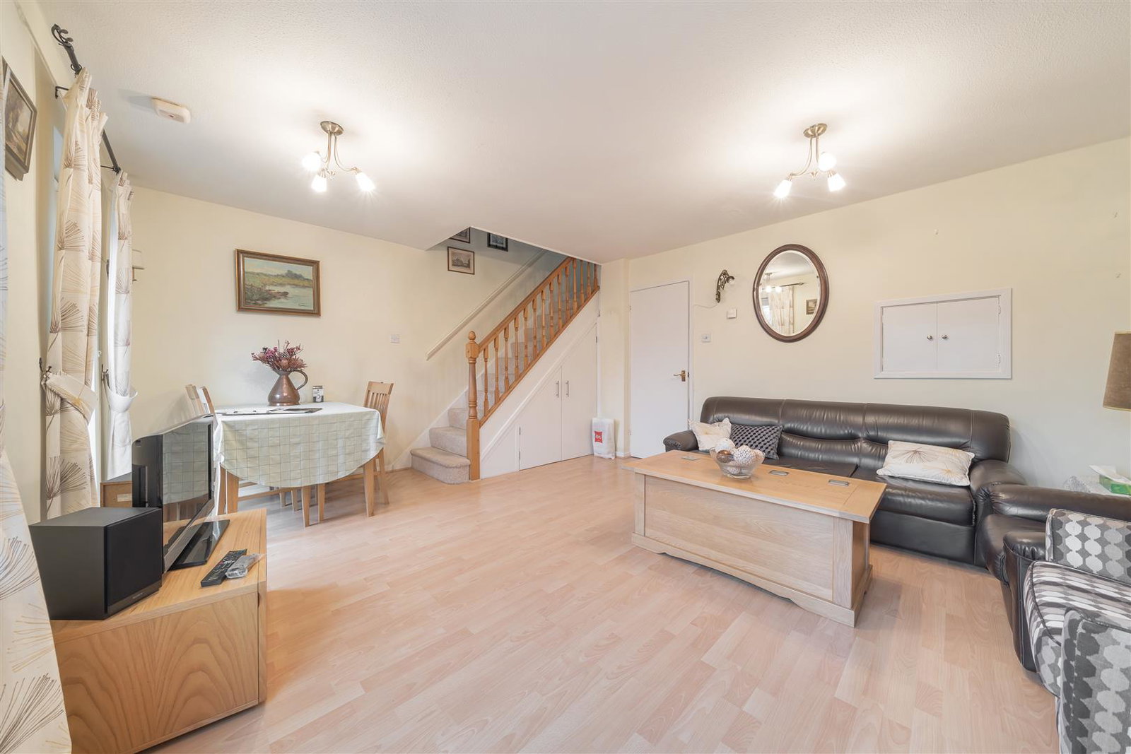Terraced House for rent in Bushey, Ash Hill Close, Bushey, WD23 1BW