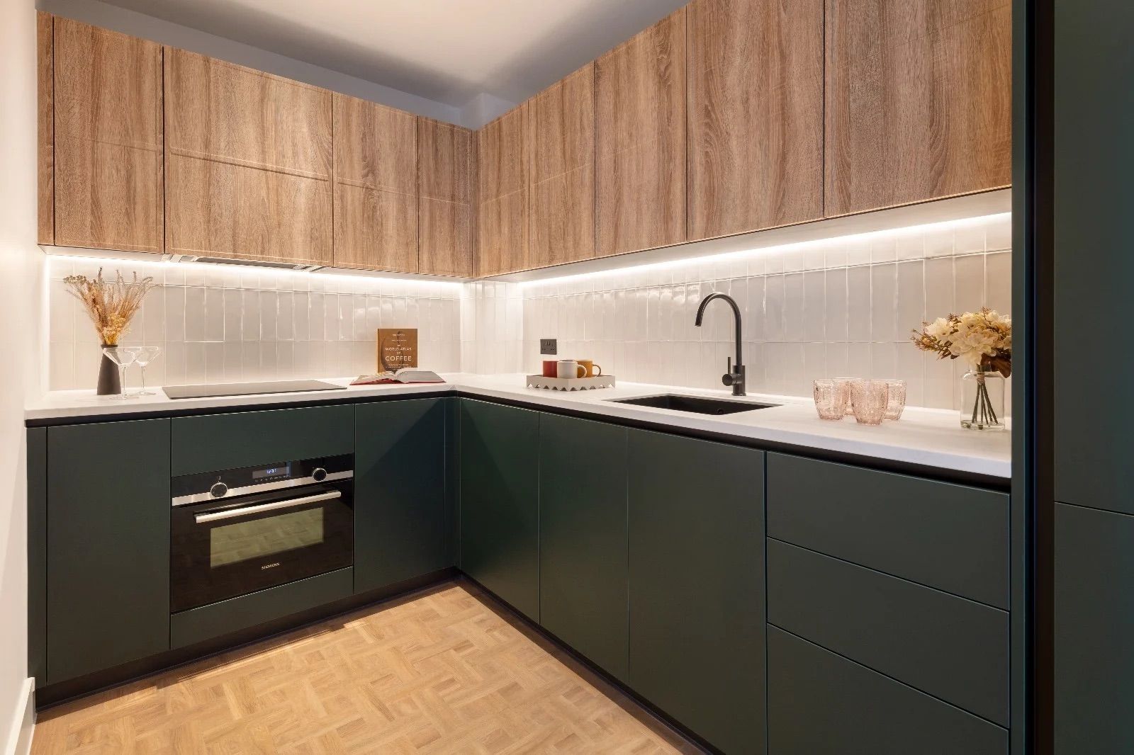 Apartment for rent in London, Provence Apartments, 3 Monarch Square, London, SW11, 680 m²