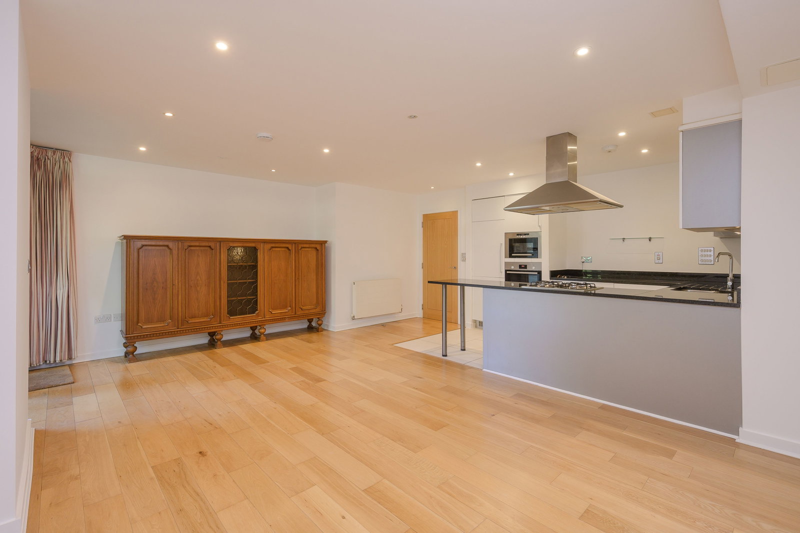 Ground Floor Flat for rent in London, Whitelands Crescent, SW18, 956 m²