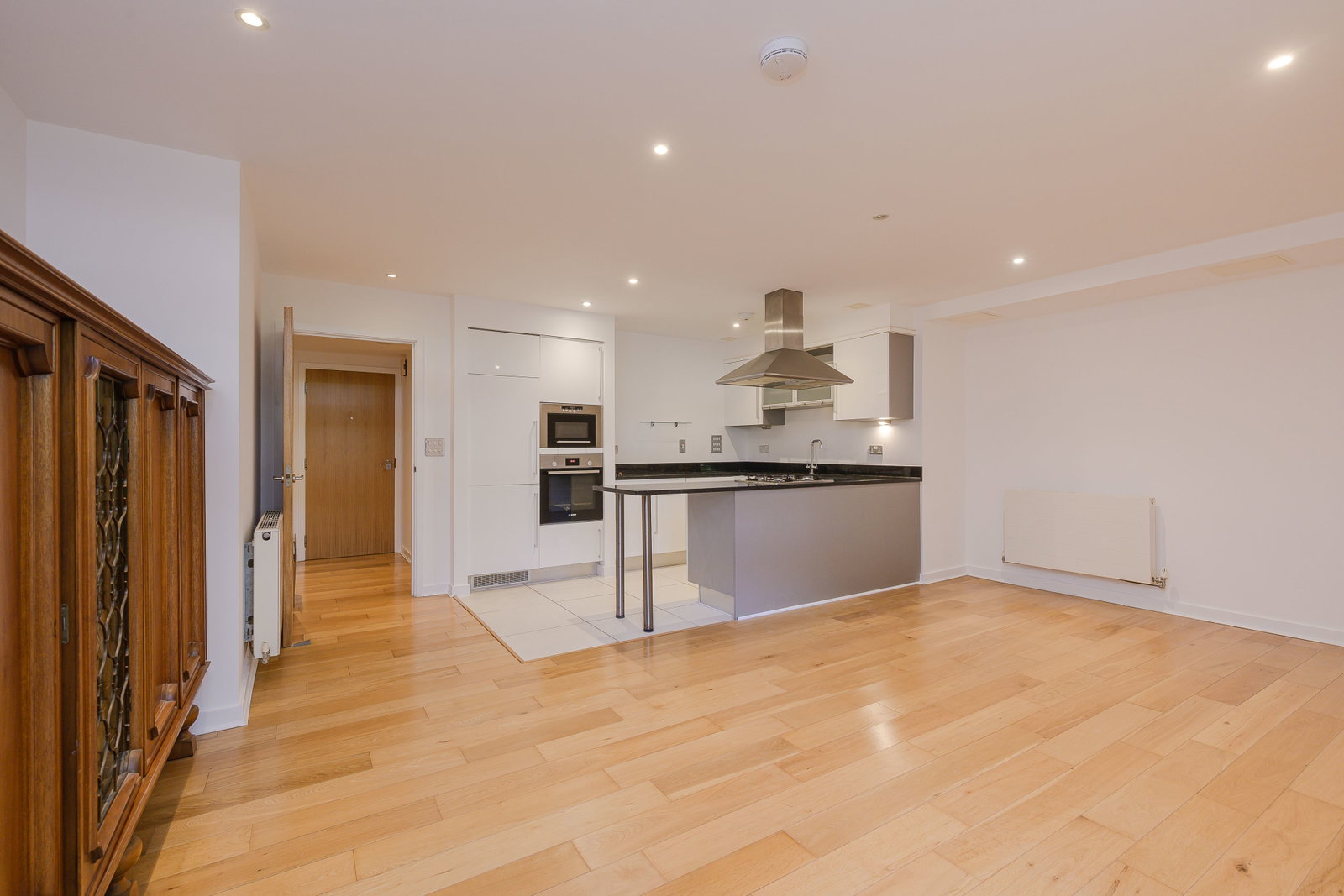 Ground Floor Flat for rent in London, Whitelands Crescent, SW18, 956 m²