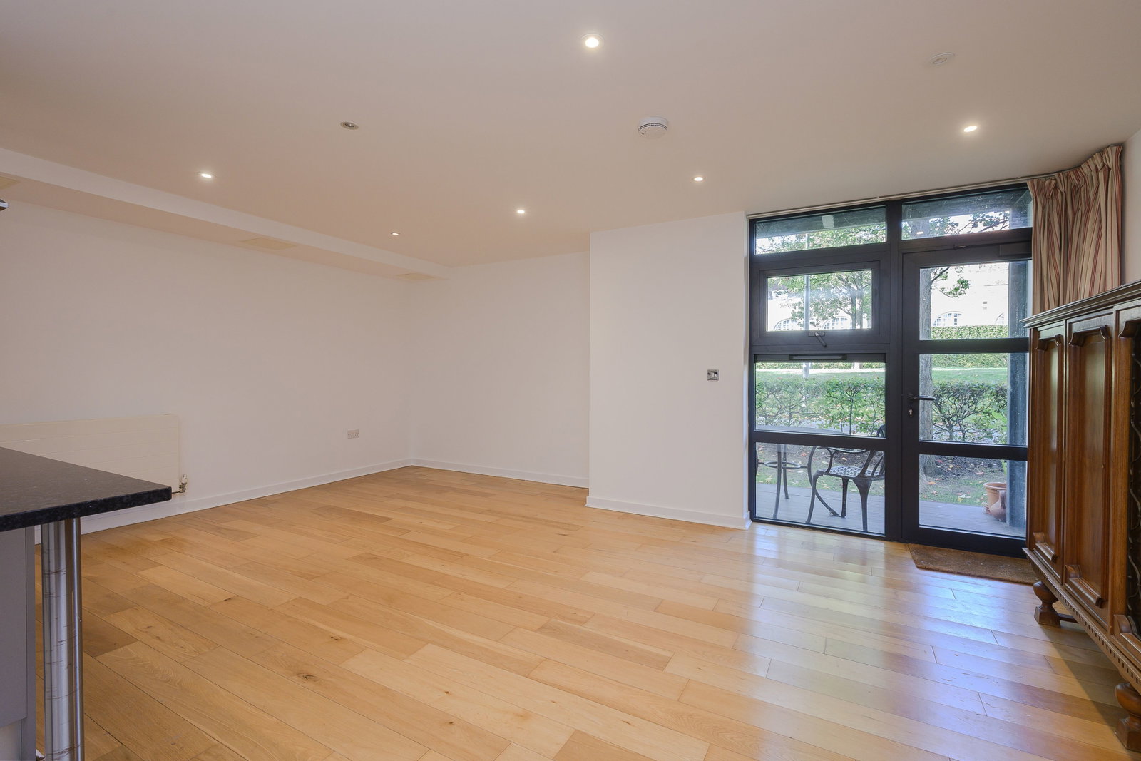 Ground Floor Flat for rent in London, Whitelands Crescent, SW18, 956 m²