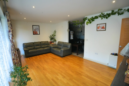 Flat for rent in London, Alpine Road, London, NW9 9BQ, 859 m²