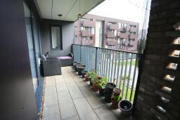 Flat for rent in London, Alpine Road, London, NW9 9BQ, 859 m²