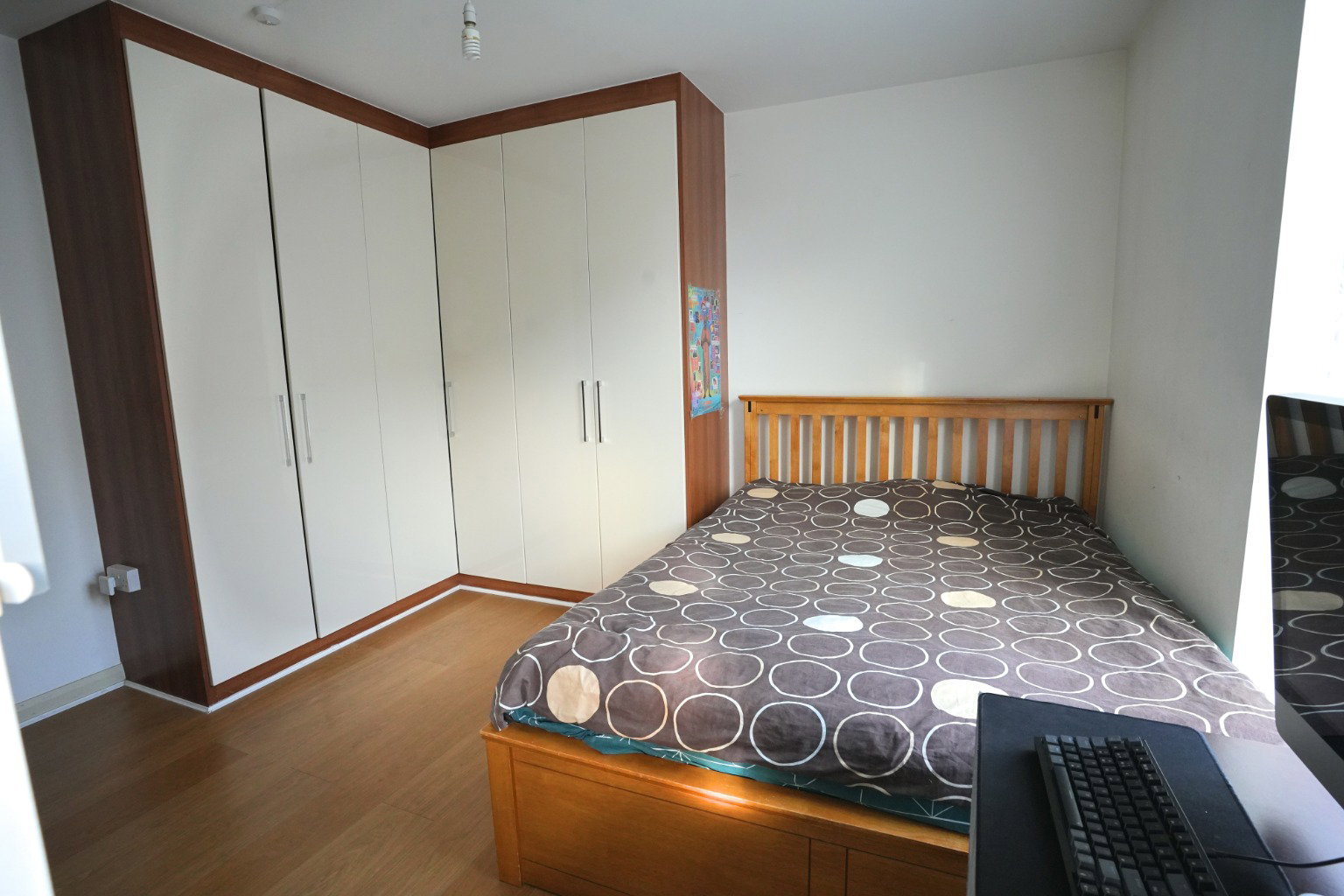 Flat for rent in London, Alpine Road, London, NW9 9BQ, 859 m²