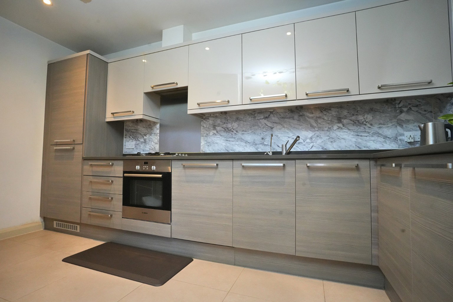 Flat for rent in London, Alpine Road, London, NW9 9BQ, 859 m²