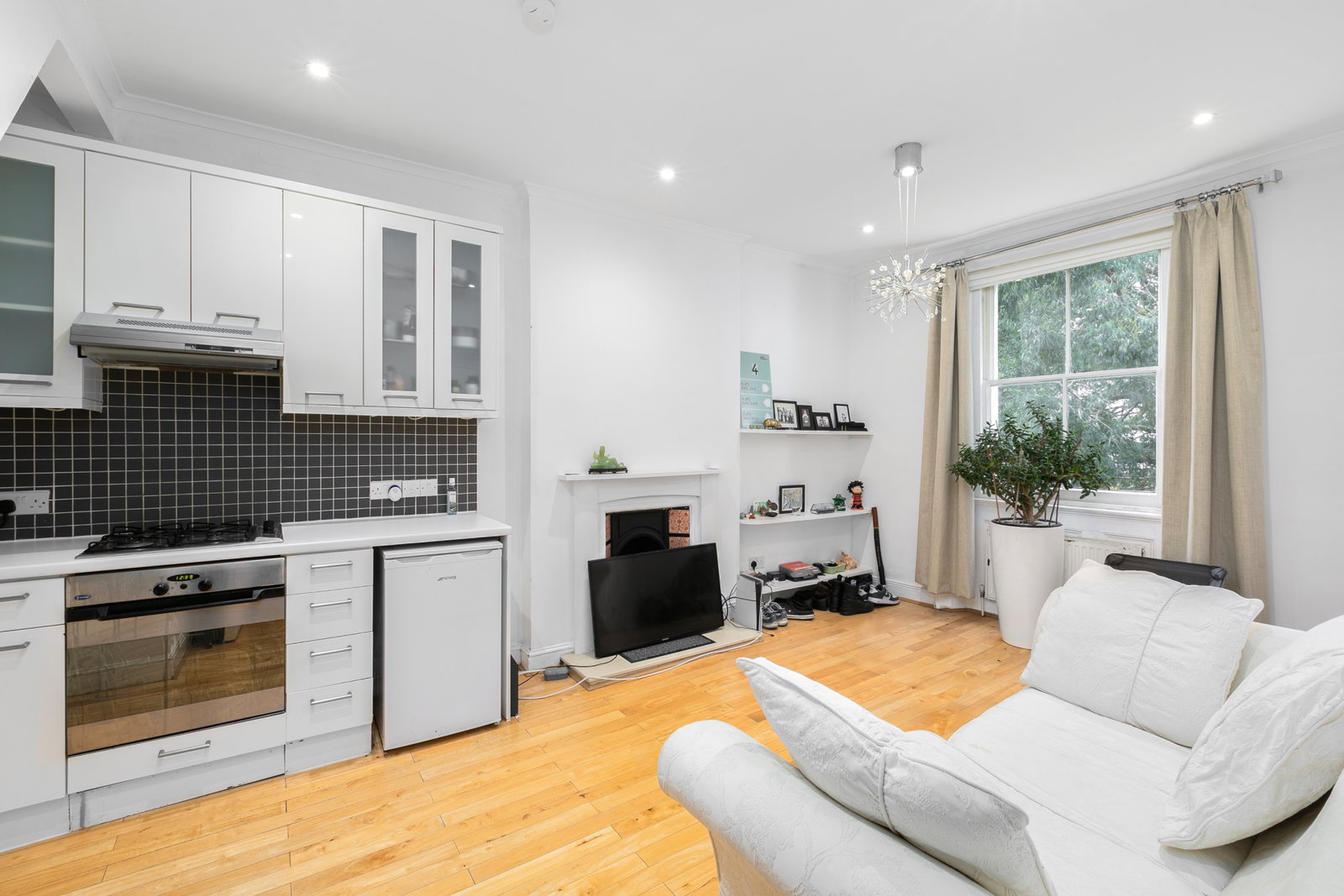 Flat for rent in London, 31 St. Augustines Road, London, NW1 9RL, 376 m²