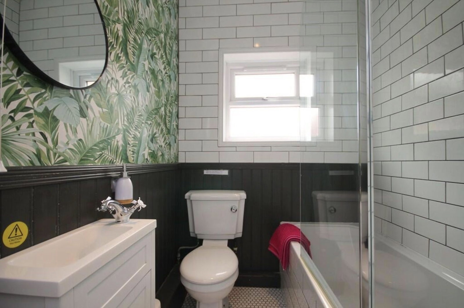 Maisonette for rent in Ashtead, The Street, Ashtead, KT21 2AH