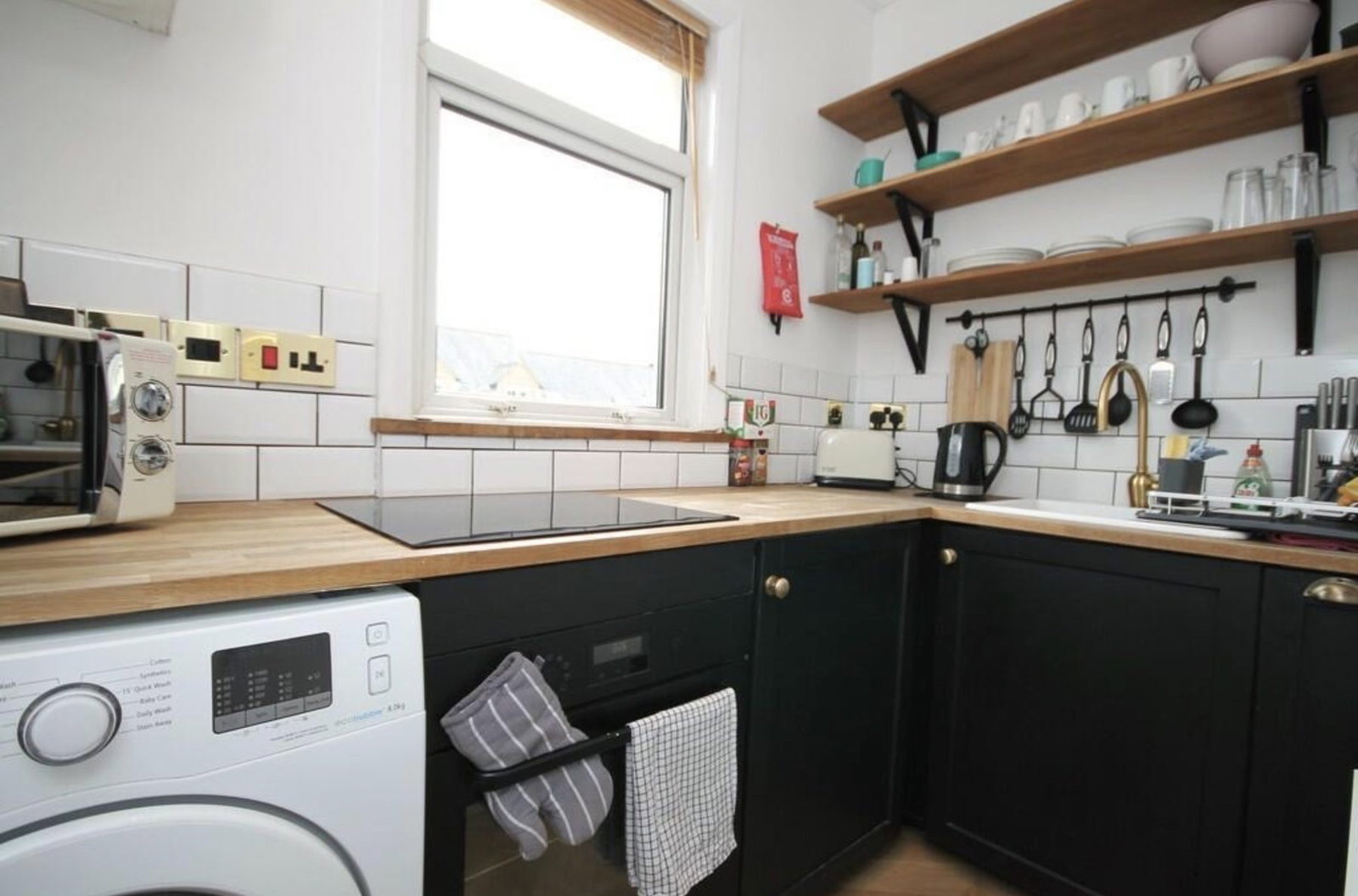 Maisonette for rent in Ashtead, The Street, Ashtead, KT21 2AH