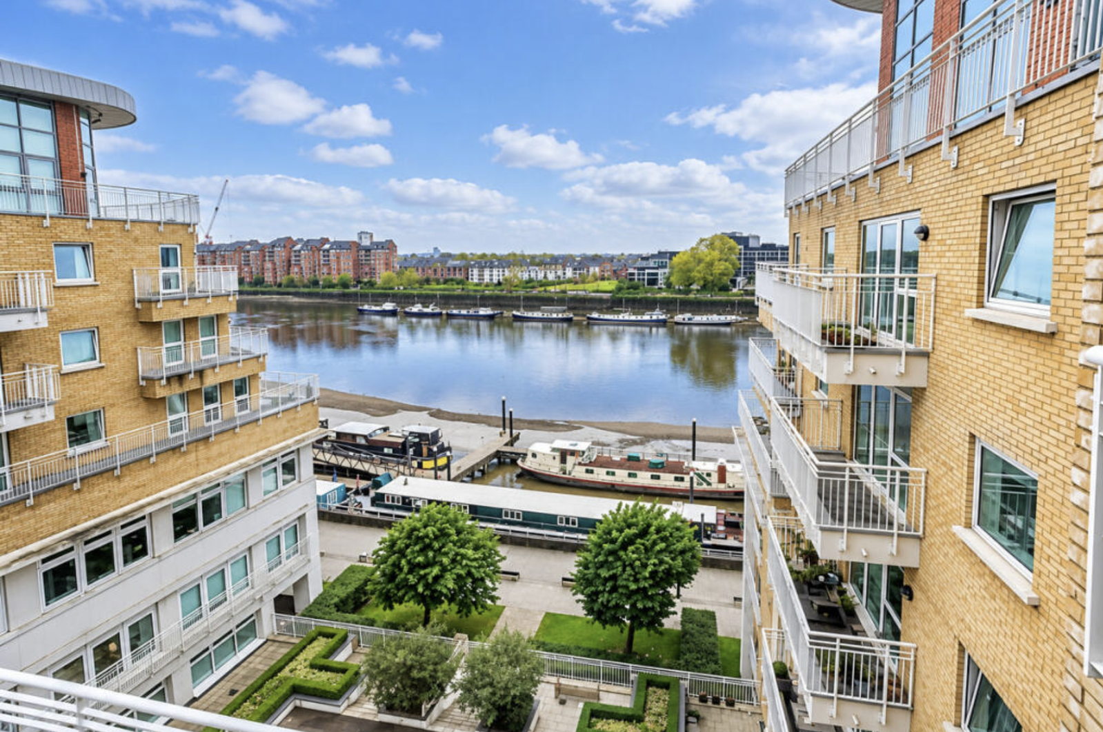 Flat for rent in London, Lombard Road, Battersea, SW11
