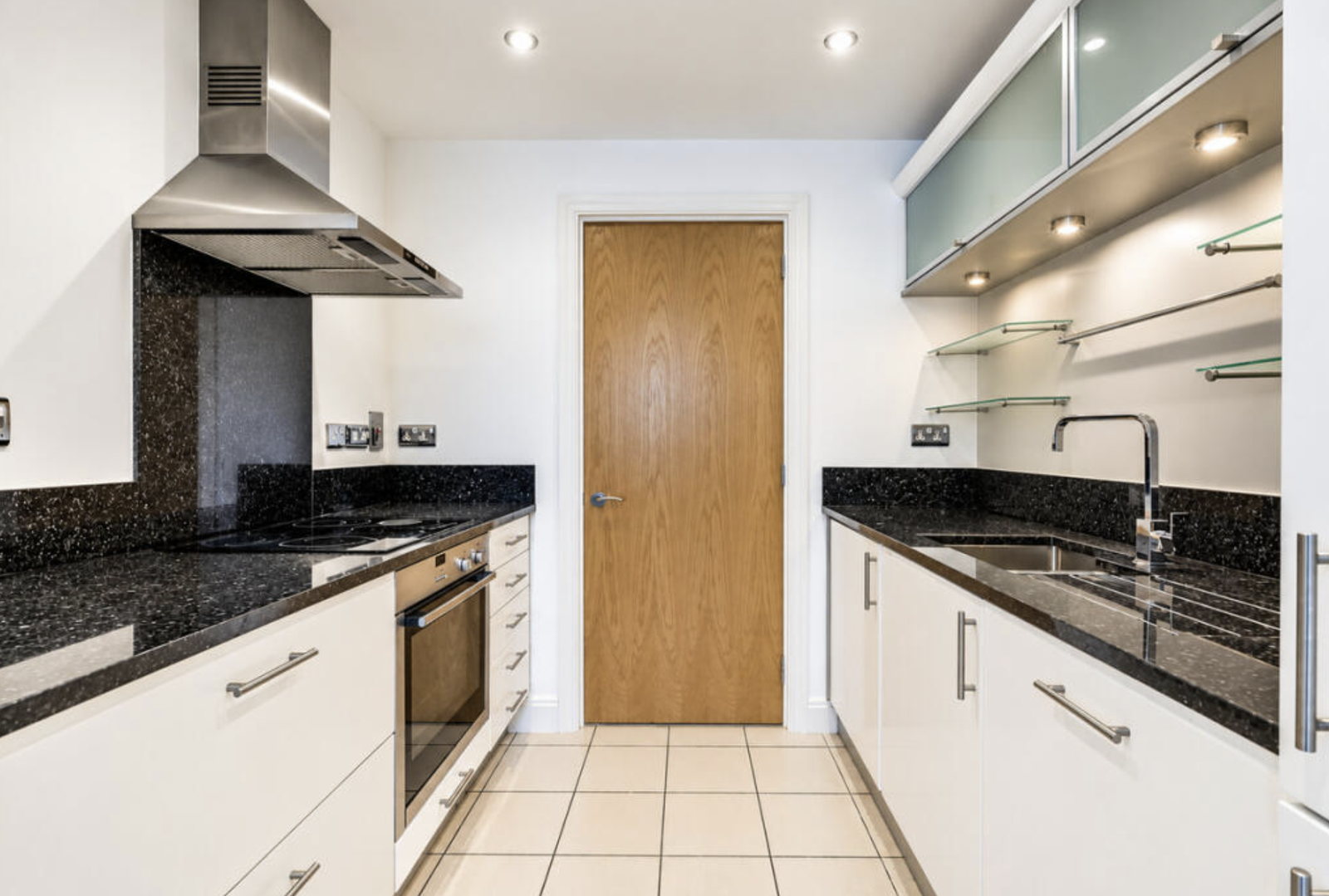 Flat for rent in London, Lombard Road, Battersea, SW11