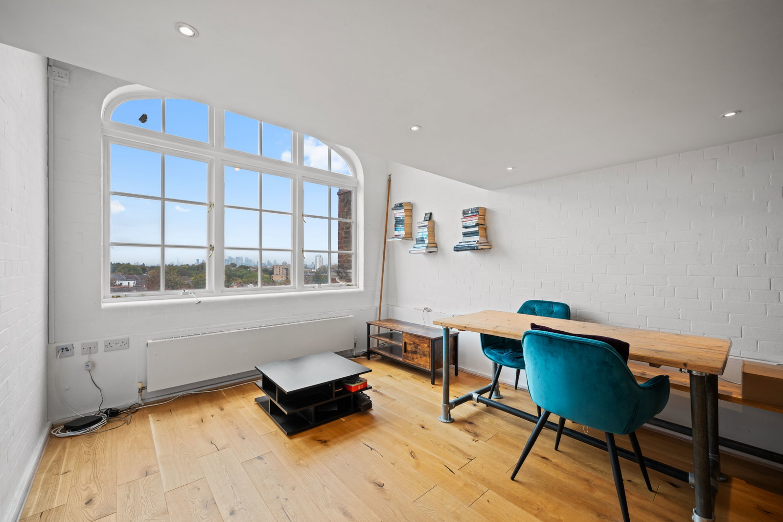 Apartment for rent in London, Bloomfield Road, London, SE18 7JD, 418 m²
