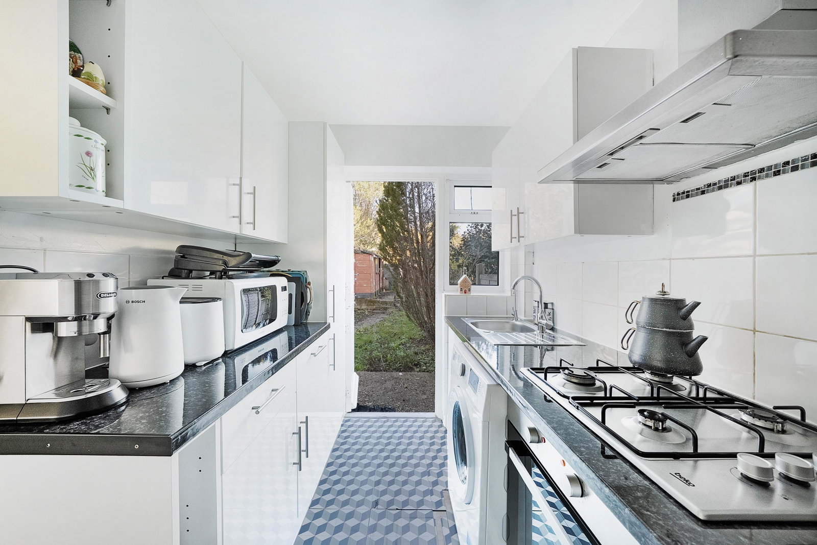 Terraced House for rent in Chigwell, Lakeland Close, Chigwell, Essex IG7, 851 m²