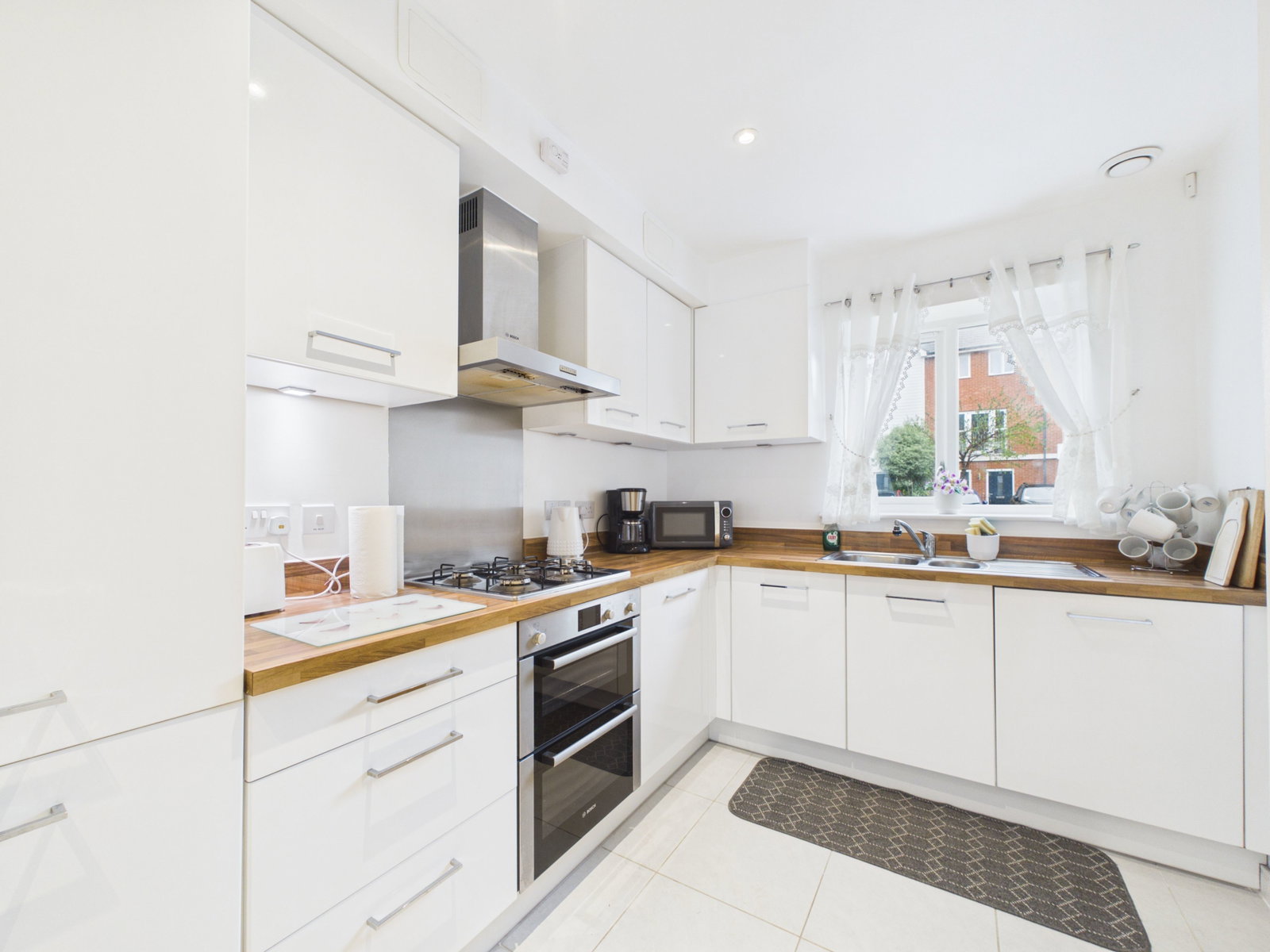 Terraced House for rent in Canterbury, Westwood Drive, Canterbury, CT2 7US, 1121 m²