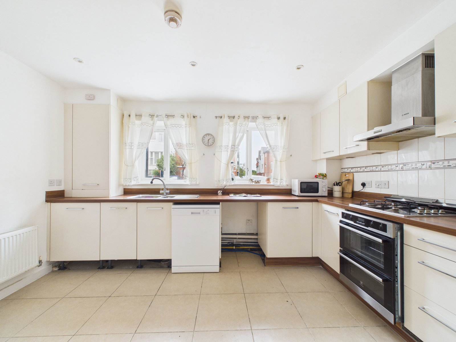 Terraced House for rent in Canterbury, Westwood Drive, Canterbury, 1013 m²