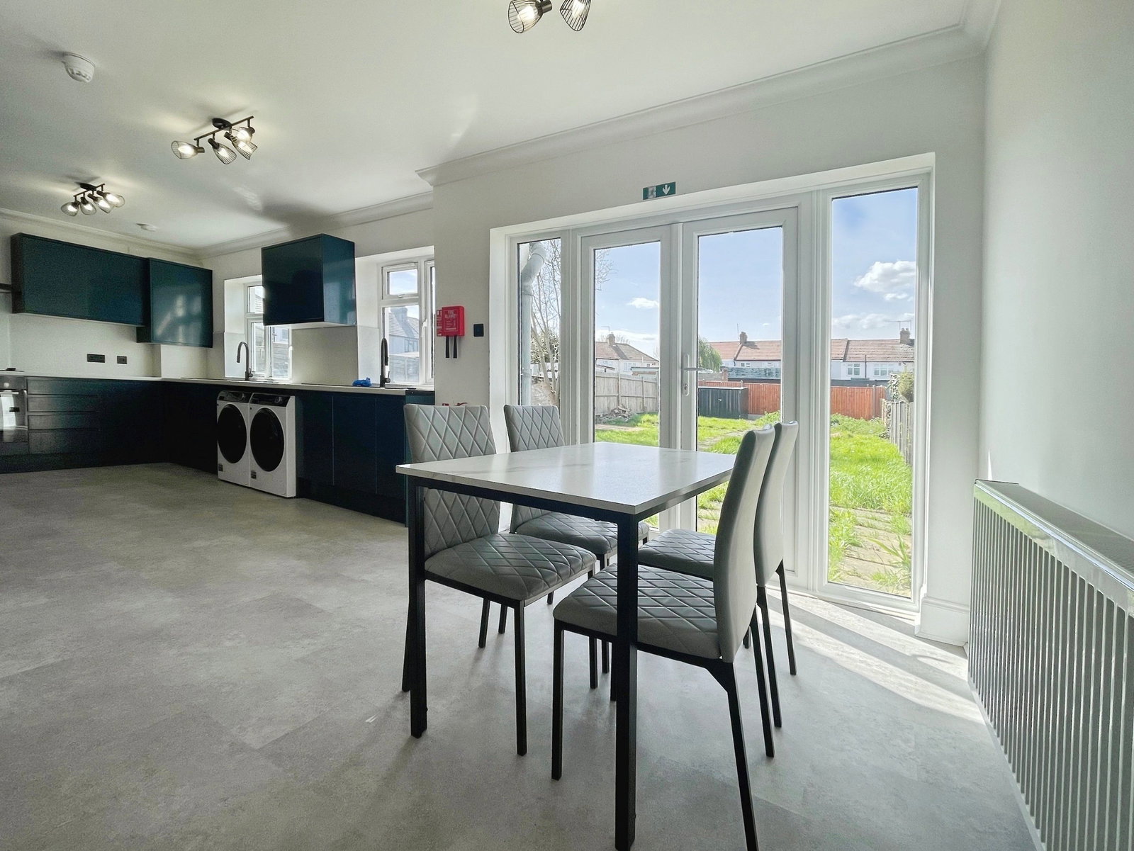End Of Terrace House for rent in Enfield, Goodwood Avenue, Enfield, EN3 5RR, 2593 m²