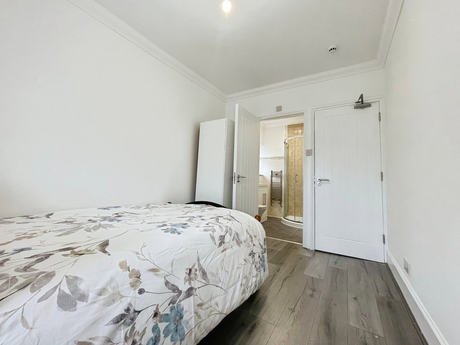 End Of Terrace House for rent in Enfield, Goodwood Avenue, Enfield, EN3 5RR, 2593 m²