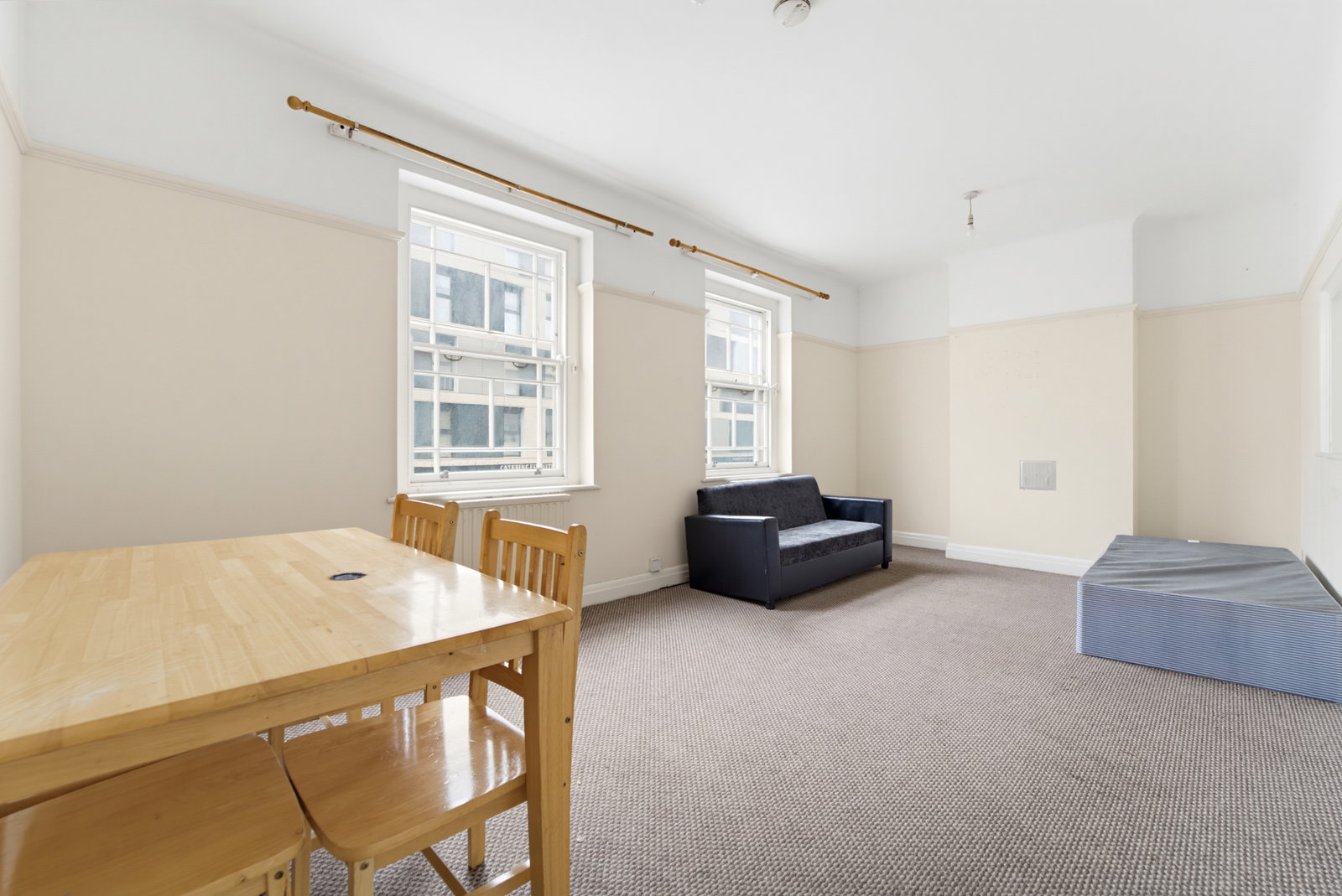 Flat for rent in Slough, High Street, Slough, SL1 1EL