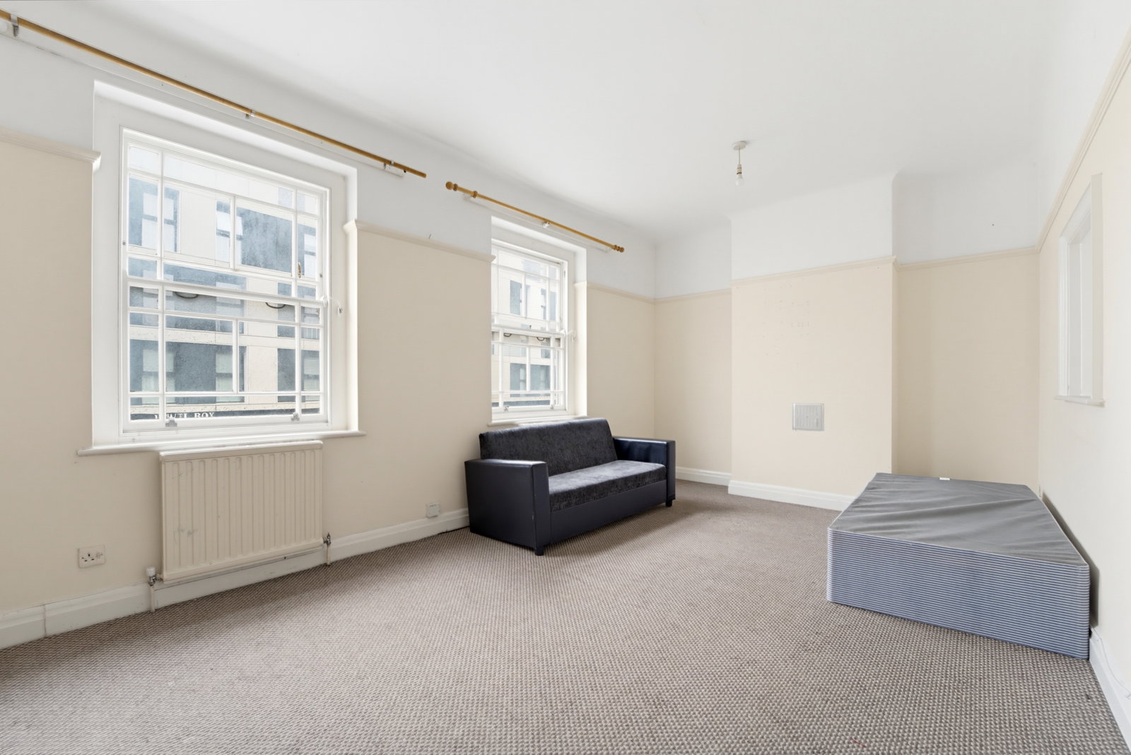 Flat for rent in Slough, High Street, Slough, SL1 1EL