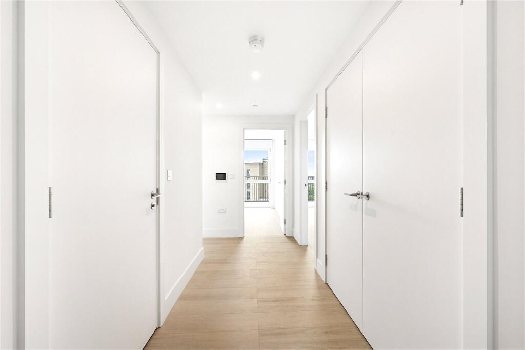 Apartment for rent in London, Botanical Apartments, Bow Green London, E3, 786 m²
