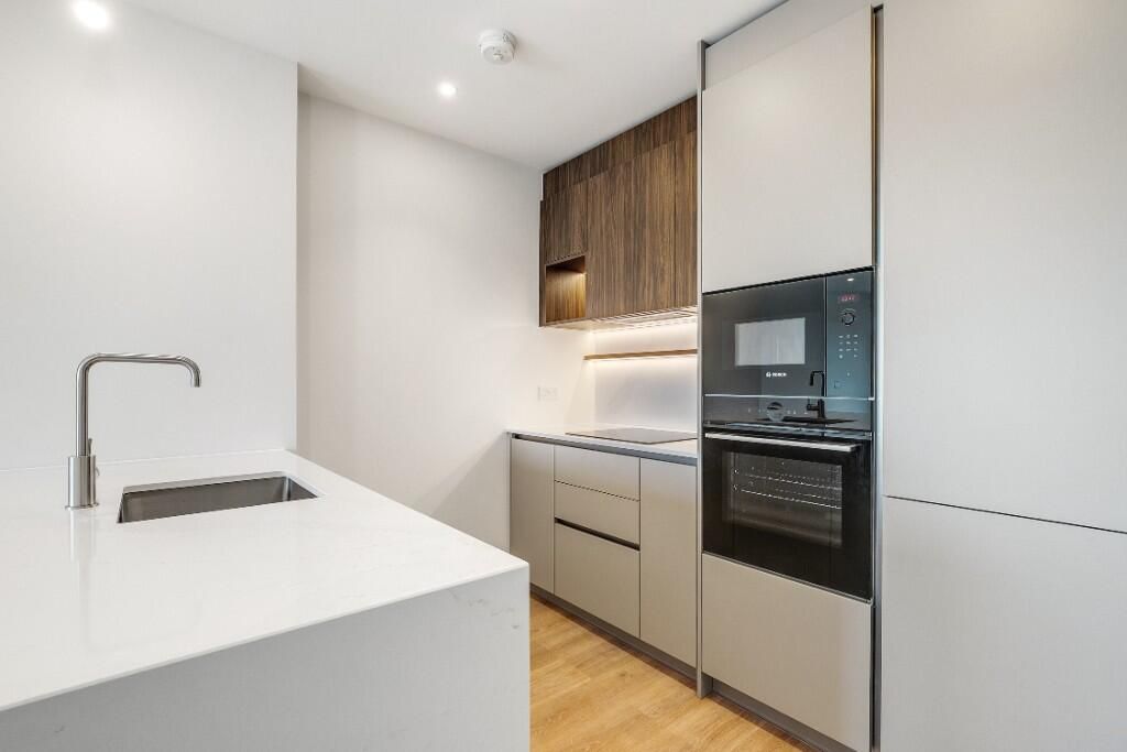 Apartment for rent in London, Botanical Apartments, Bow Green London, E3, 786 m²