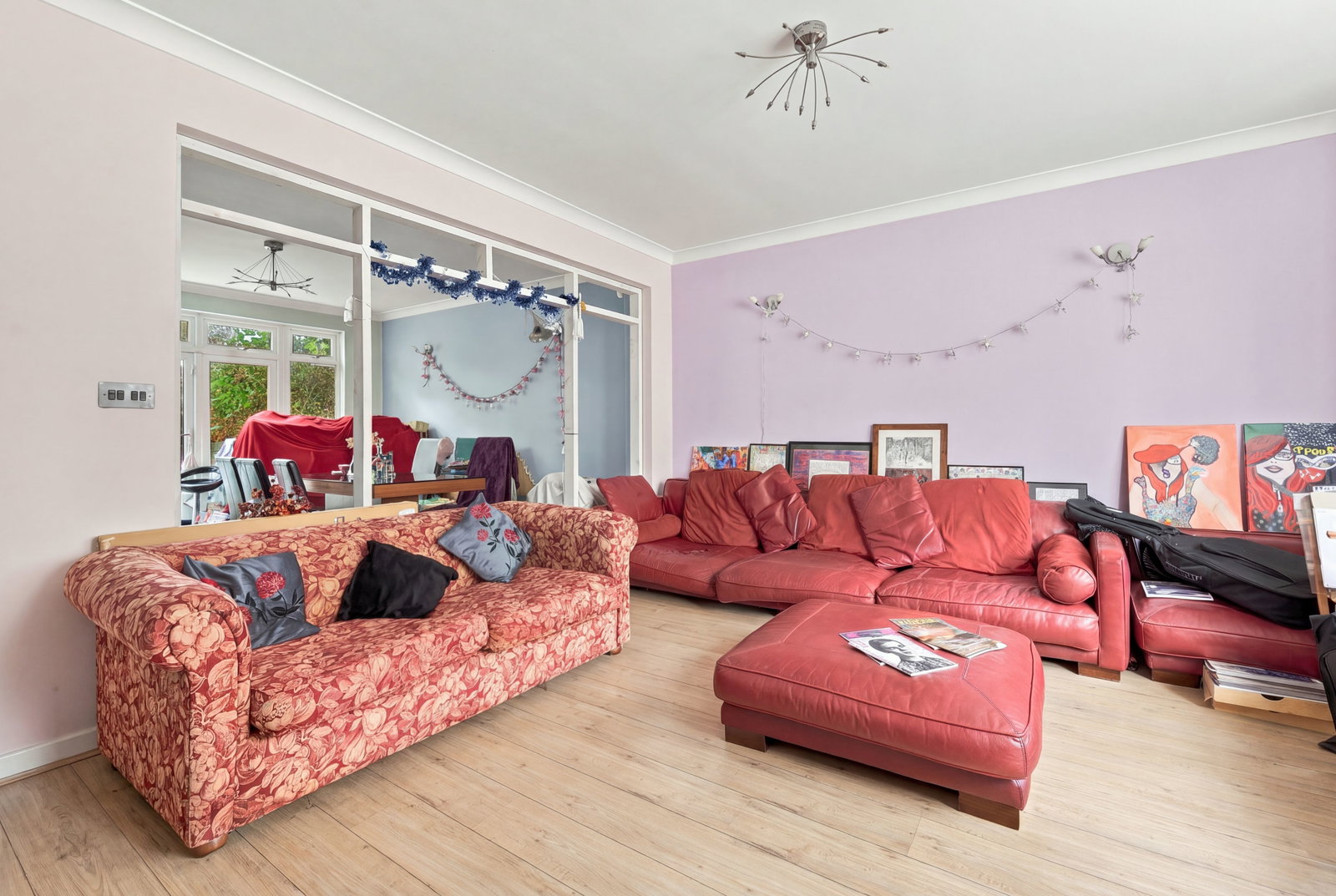 Semi Detached House for sale in London, Poplar Road South, SW19, 1863 m²