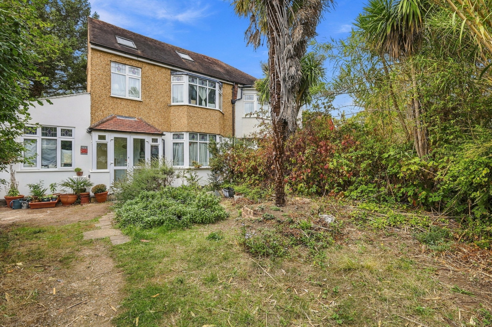 Semi Detached House for sale in London, Poplar Road South, SW19, 1863 m²