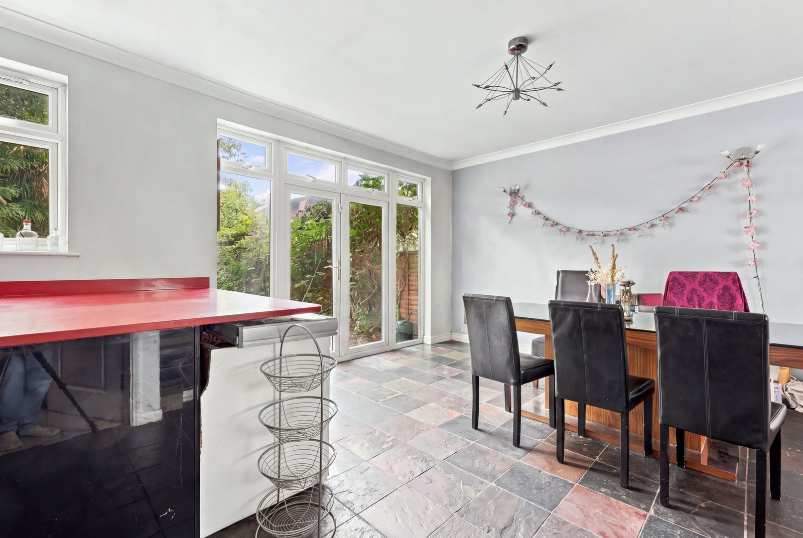 Semi Detached House for sale in London, Poplar Road South, SW19, 1863 m²